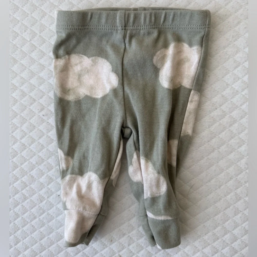 Great Condition! Carter's Cream Baby Top with Cloud Design, 3 Months